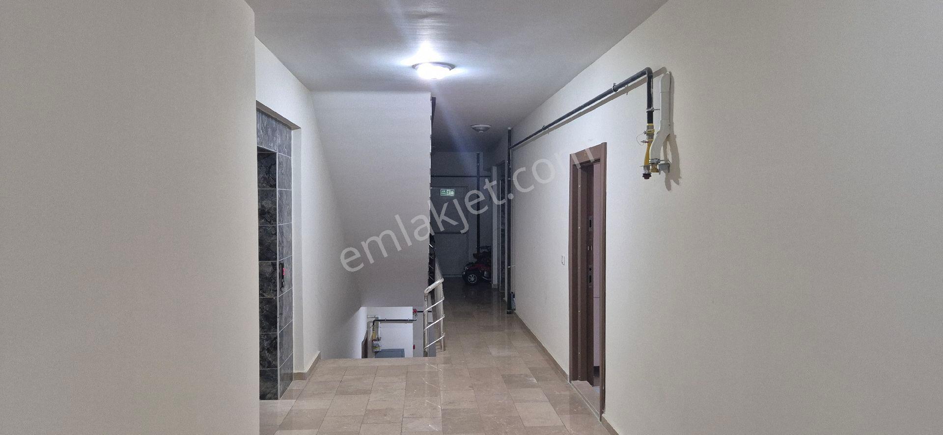 Öztürkler Gayrimenkulden Trabzon Akçaabat Yaylacık Mahallesi Akçaabat Caddesi No 114 Te 3+1 128 M2 - Görsel 32