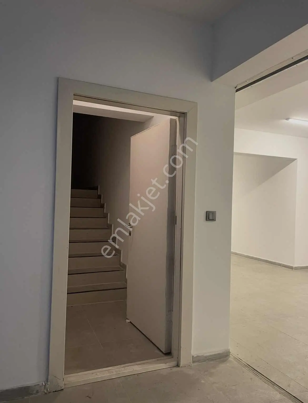 Bahçelievler Bulvar Üstü 450 M2 3 Katlı Dükkan - Görsel 3