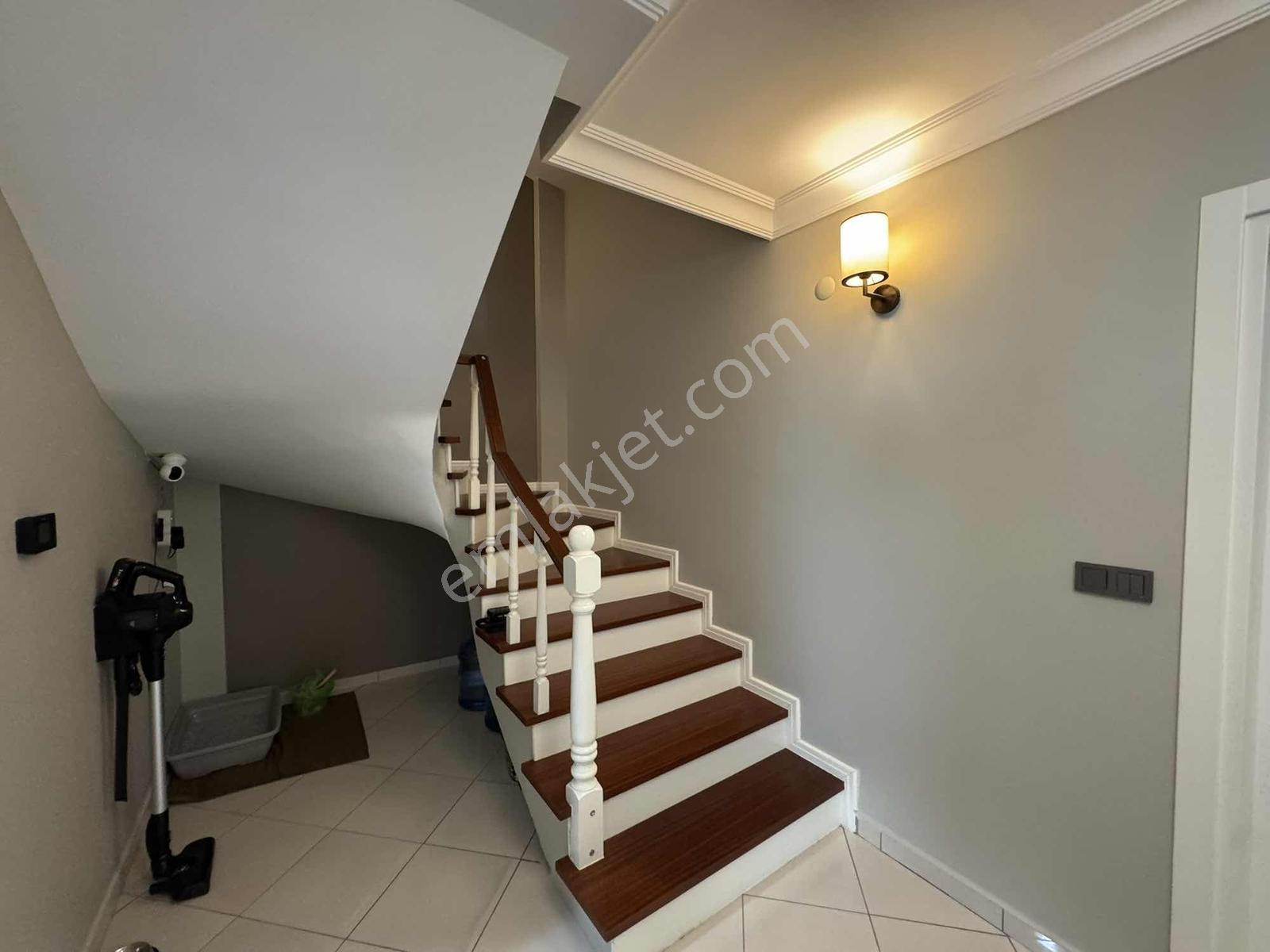 Ayşe Emlak'tan Bahçeli Müstakil Villa Full Eşyalı Kapalı Garajlı - Görsel 3