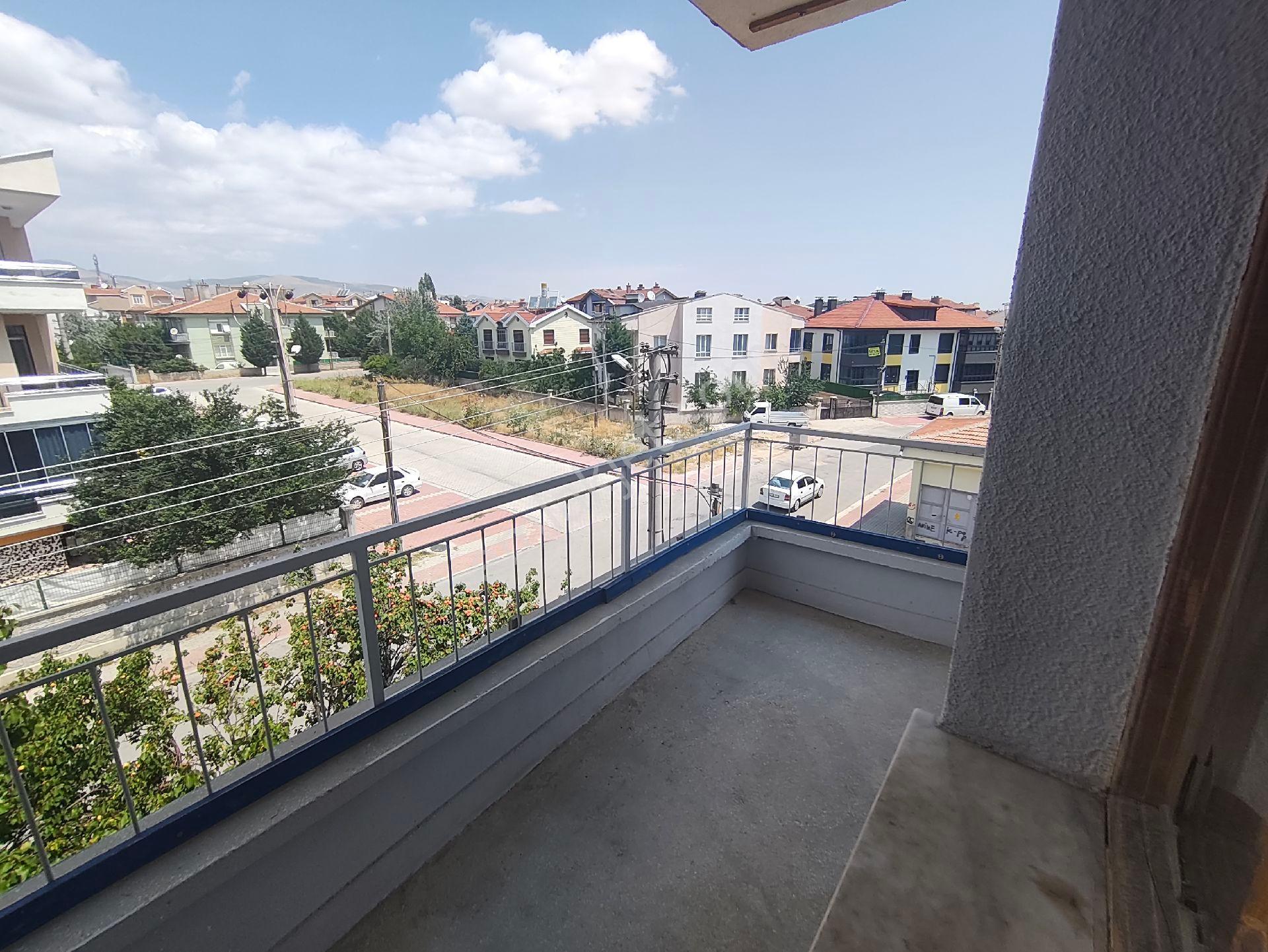 Merkezi Konumda 3+1 Bakımlı Kiralık Daire - Görsel 18