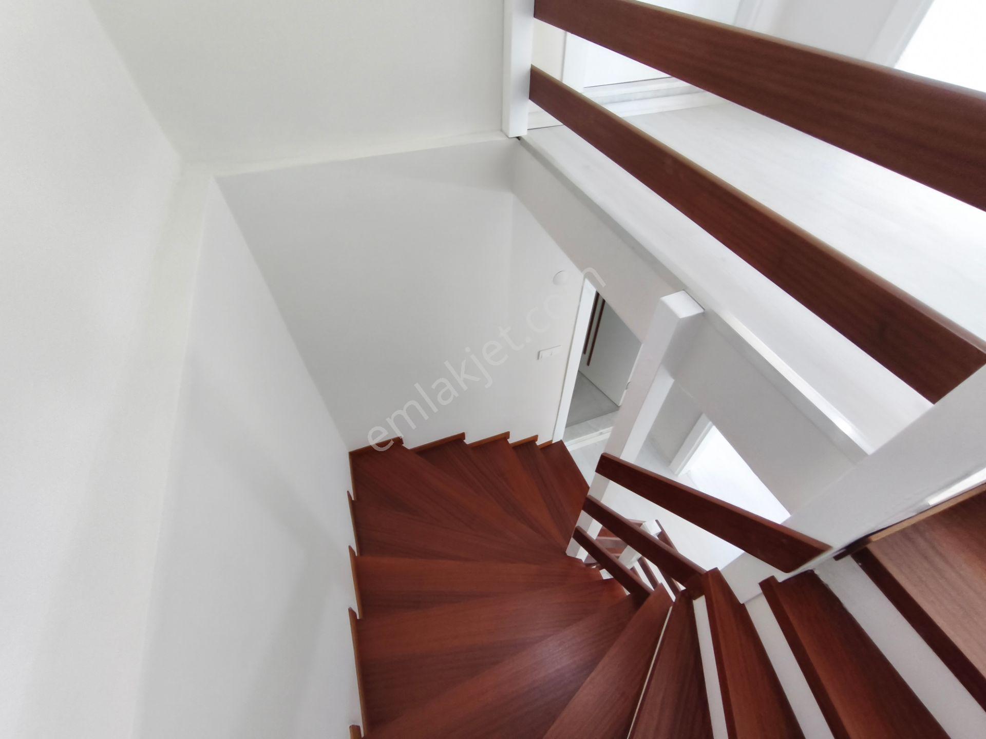Komple Sıfırlanmış Beyazevler Tripleks Çift Cephe 5+1 Satılık Villa - Görsel 12