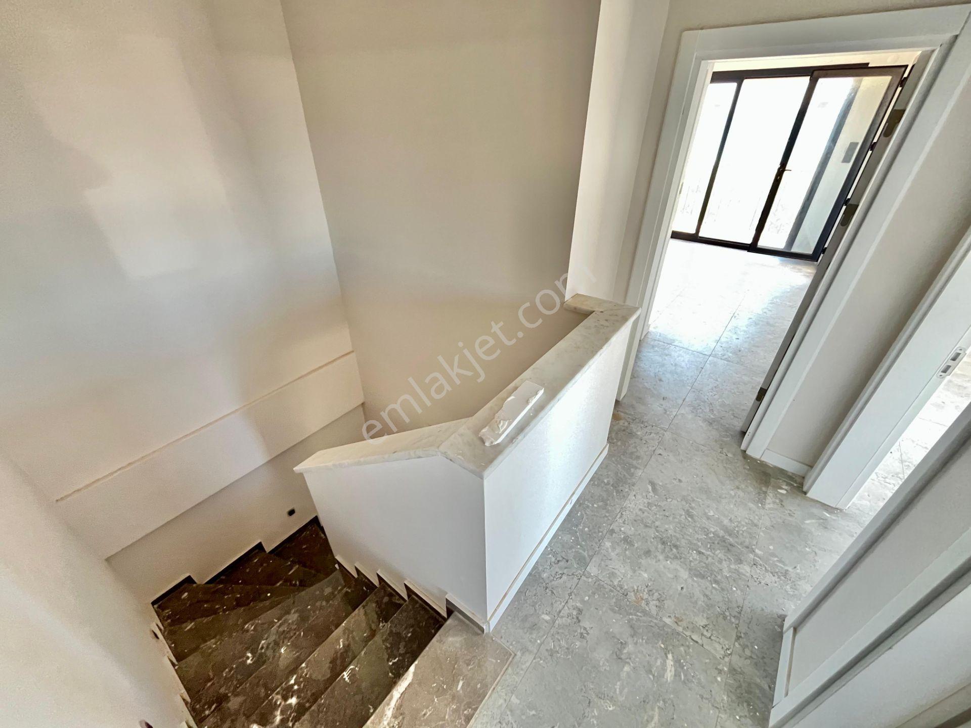 Gümüşden Pelitköyde Hem Deniz Manzaralı Hem Denize 50m 3+1 Satılık Villa - Görsel 31