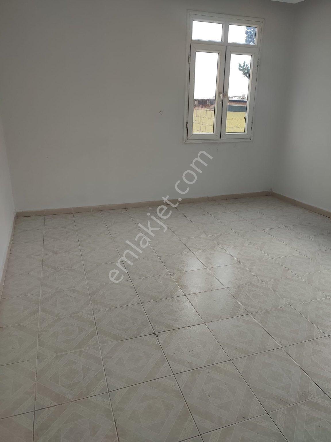 İbo Osman Enes Fırın Civarı Teraslı 2+1 Kiralık Daire