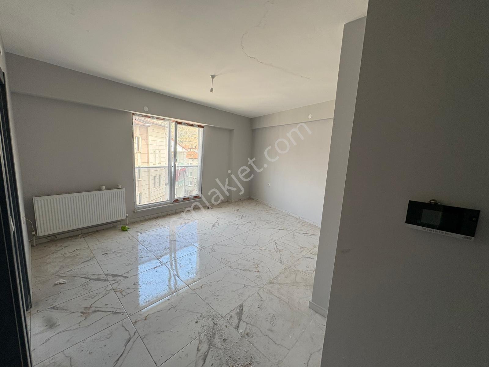 3 Oda 1 Teras Dublex Ön Cephe Sıfır Kiralık Ofis - Büro