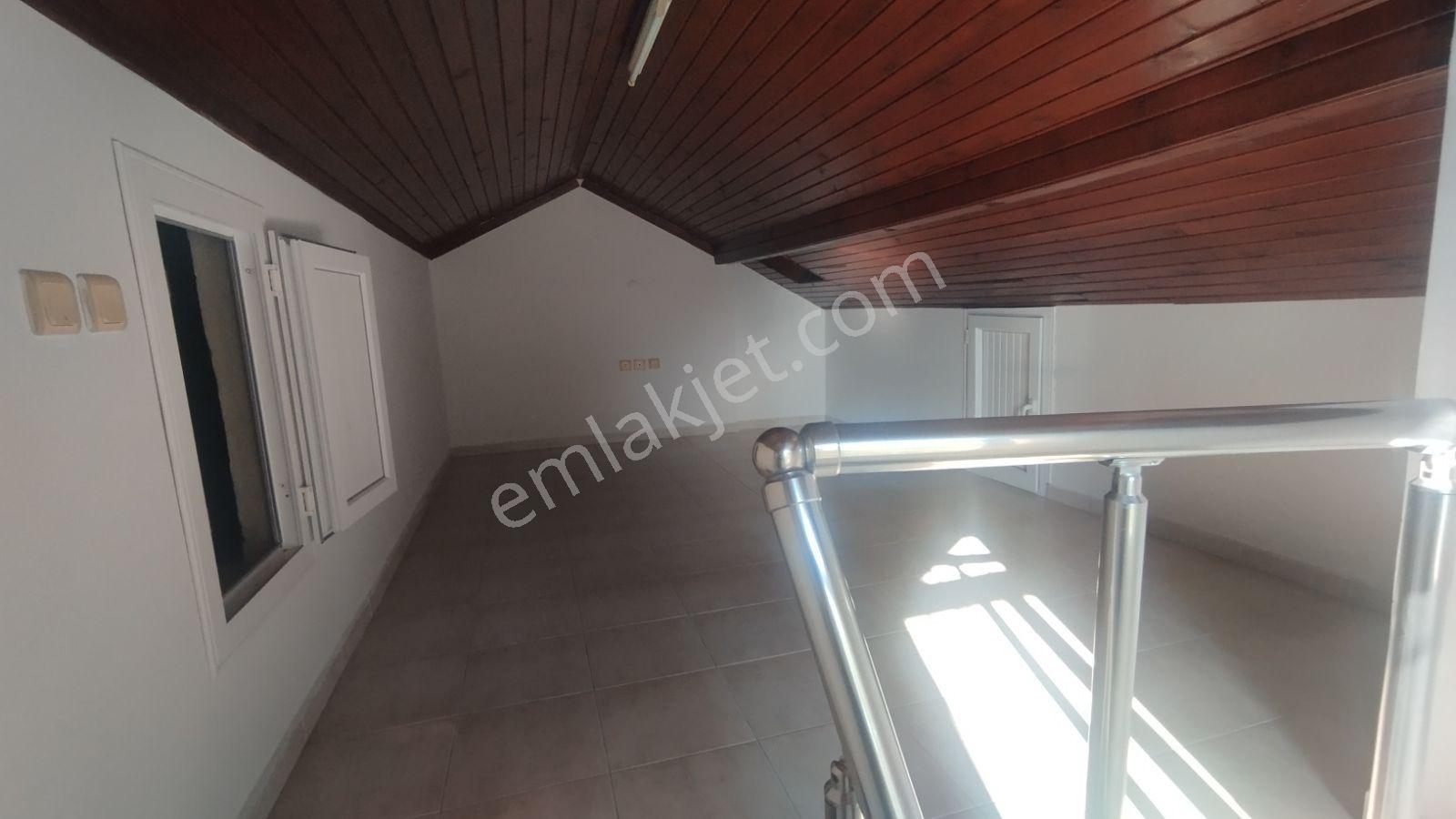 İlkon'dan Foça'da Uzun Dönem Kiralık 3+1 Tripleks Villa - Görsel 32