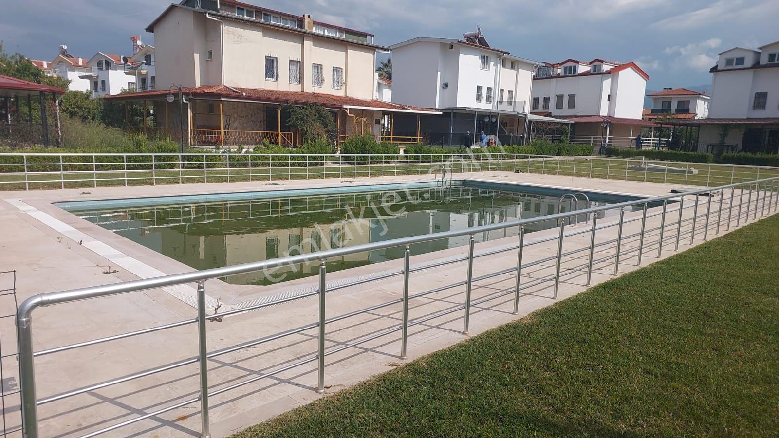 Kuşadası Sahil Sitelerinde Havuzlu Sitede 500 M2 Bahçeli Satılık 3+1 Tek Müstakil Villa - Görsel 21
