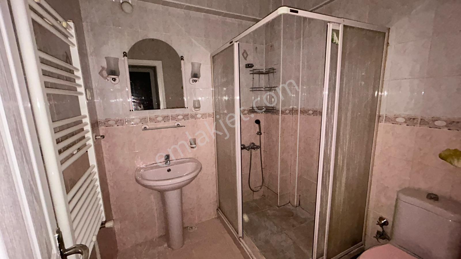 Uzmanlar'dan Karamürsel Çarşı İçi Masrafsız Kiralık 3+1 Daire - Görsel 12