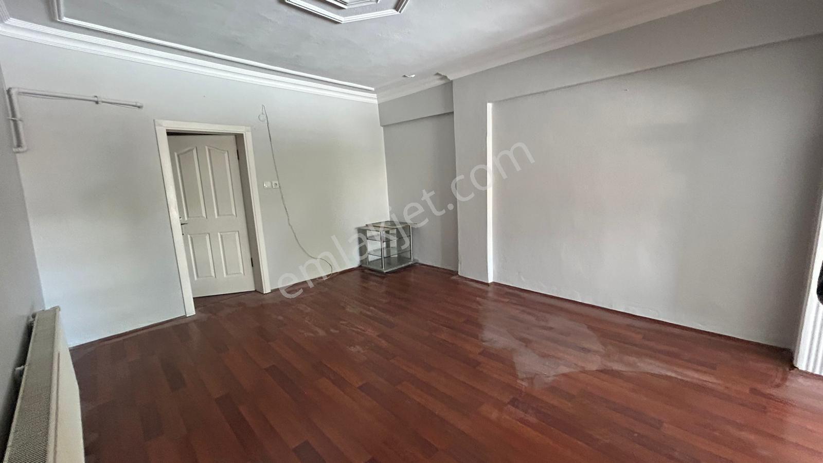 Uzmanlar'dan Karamürsel Çarşı İçi Masrafsız Kiralık 3+1 Daire