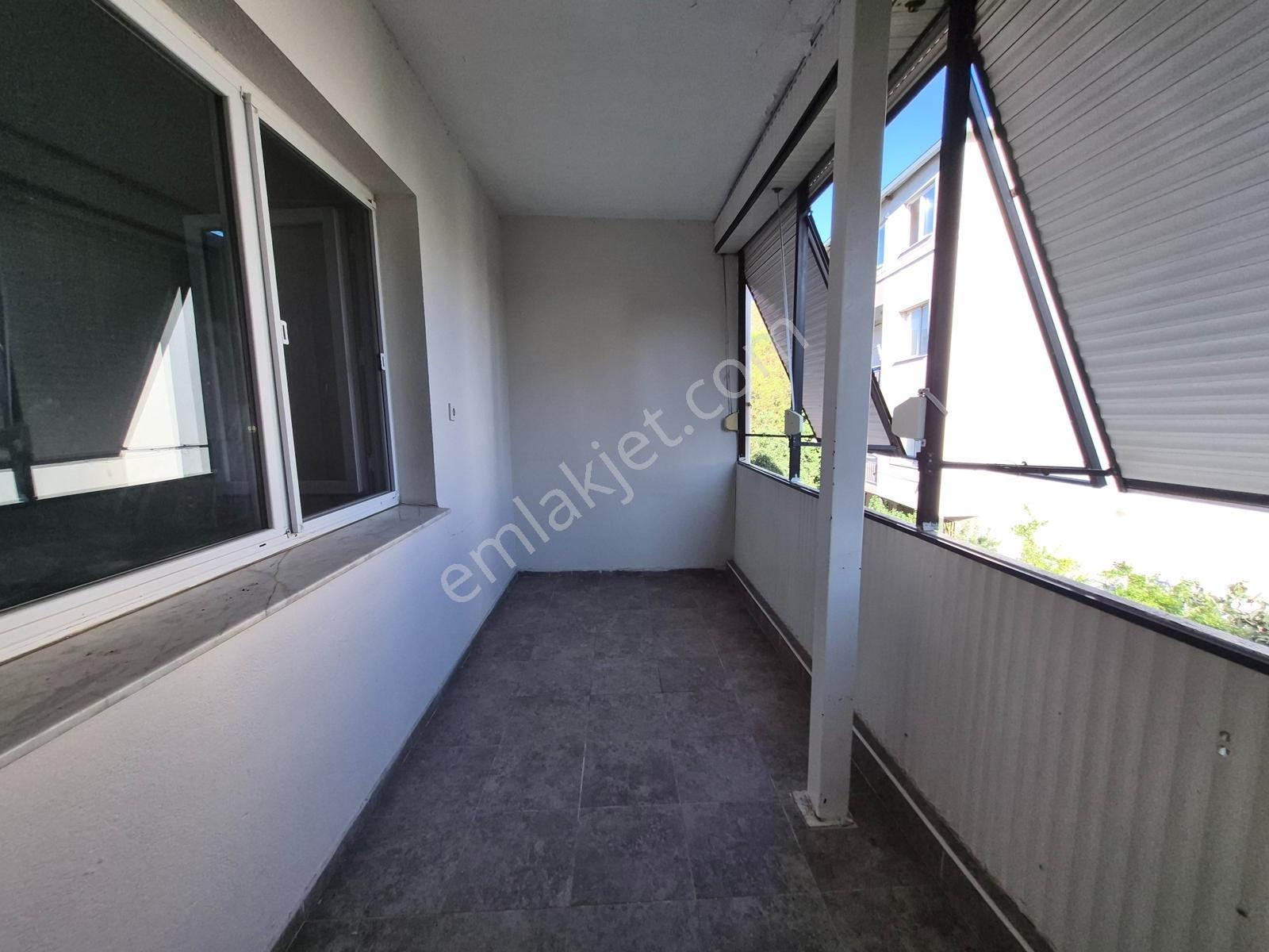 Karşıyaka Elit Sitesi 3+1 Klasik Kiralık Daire Kanıt Emlaktan - Görsel 19