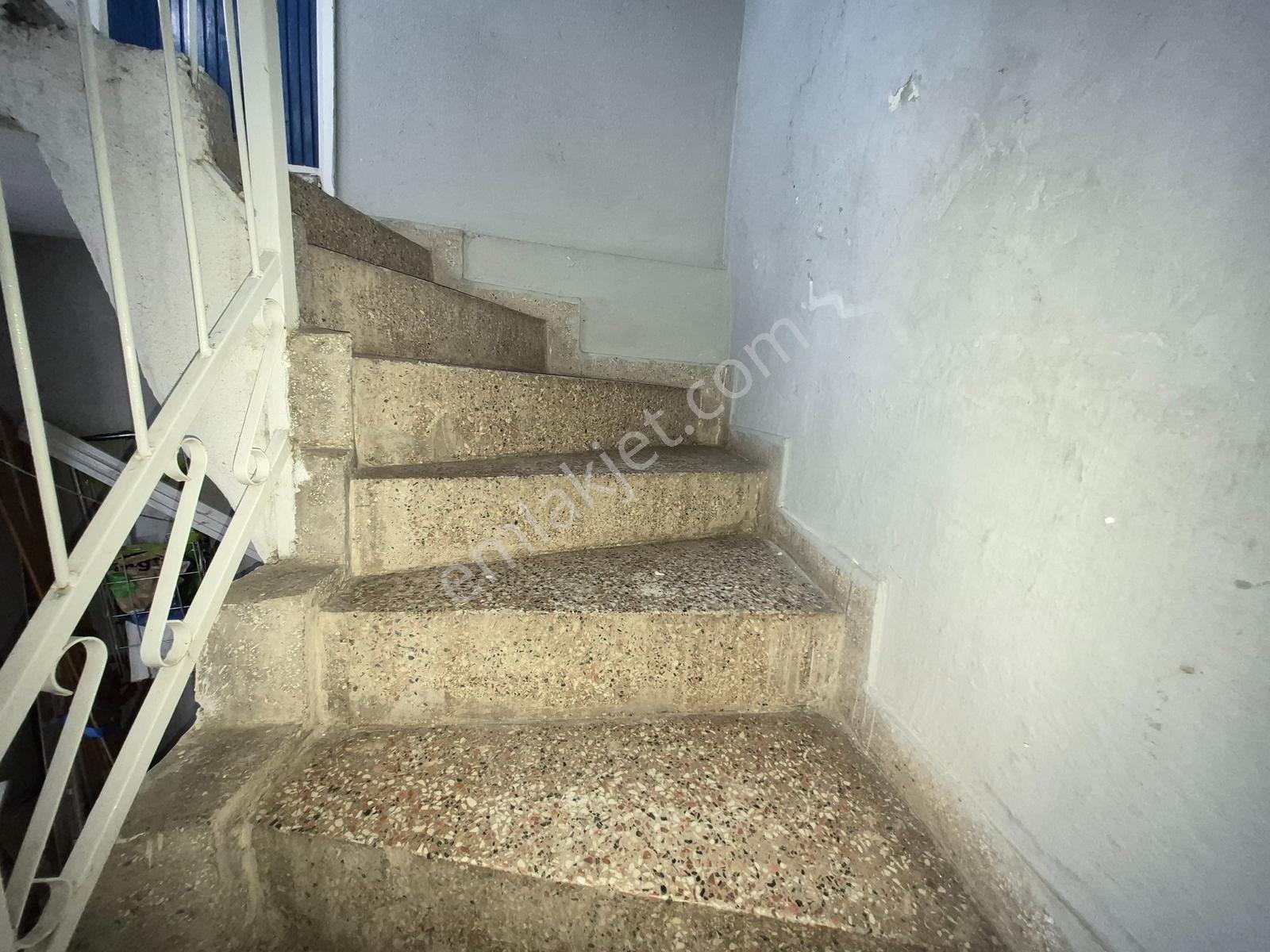 Karşıyaka Elit Sitesi 3+1 Klasik Kiralık Daire Kanıt Emlaktan - Görsel 17