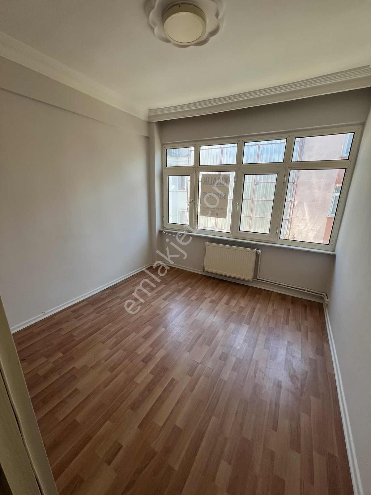 Kocamustafapaşa Hacıkadın Da3.kat 2+1 Salon Köşe Balkon - Görsel 4