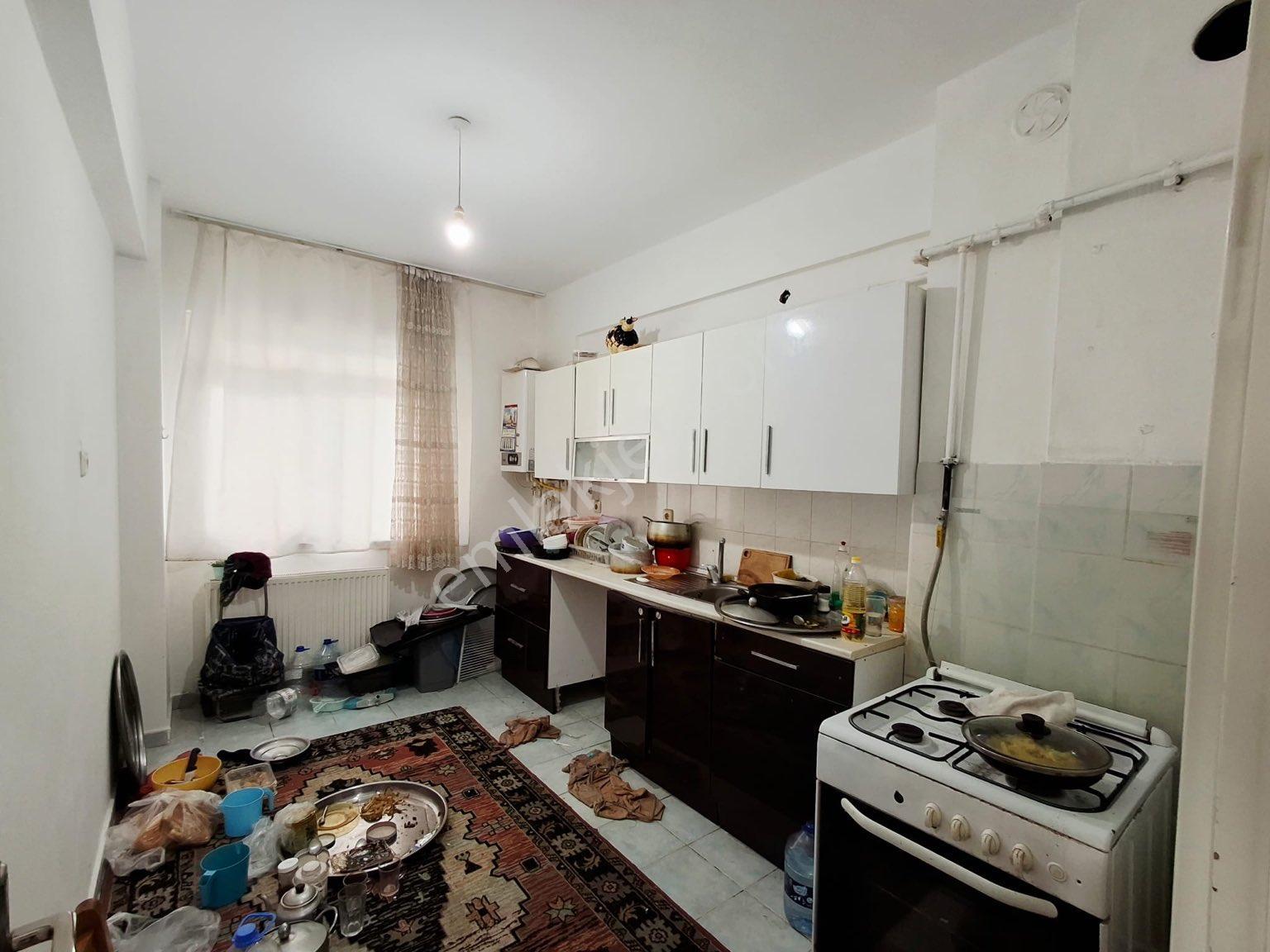 Mimar Sinan Tramvay Durağı Yanında Satılık 3+1 Daire