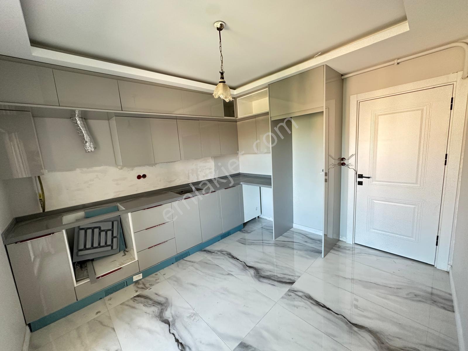 Serdivan Altınova Bahçelievler Mevkii Site İçi Kapalı Otopark 150 M2 Mutfak Ayrı 3+1 Satılık Daire - Görsel 4