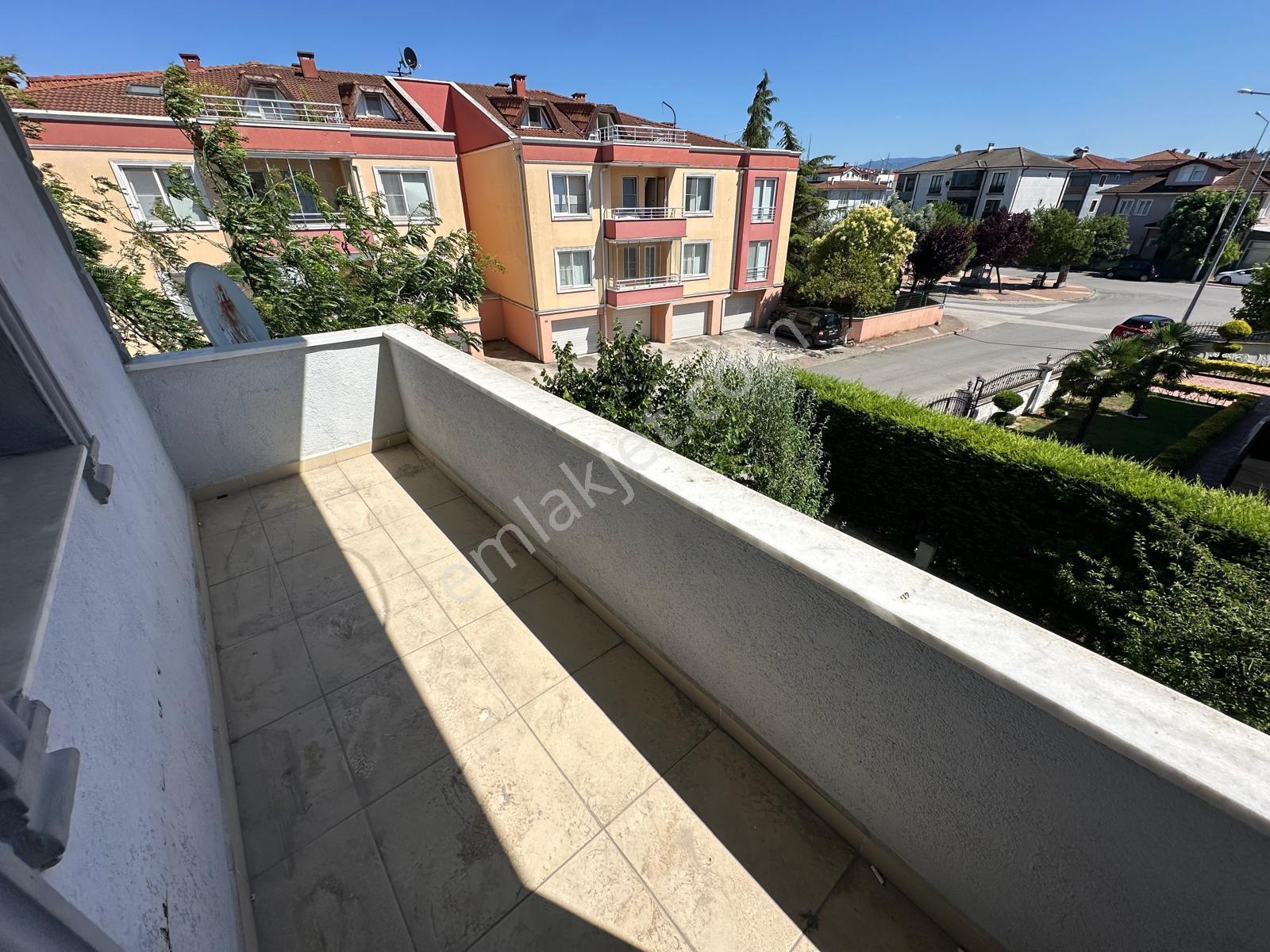Serdivan Altınova Bahçelievler Mevkii Site İçi Kapalı Otopark 150 M2 Mutfak Ayrı 3+1 Satılık Daire - Görsel 19