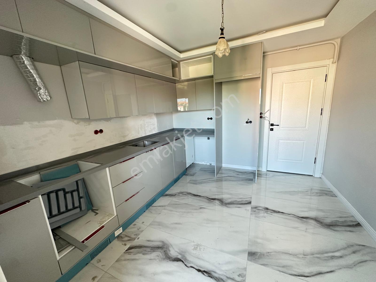 Serdivan Altınova Bahçelievler Mevkii Site İçi Kapalı Otopark 150 M2 Mutfak Ayrı 3+1 Satılık Daire - Görsel 5
