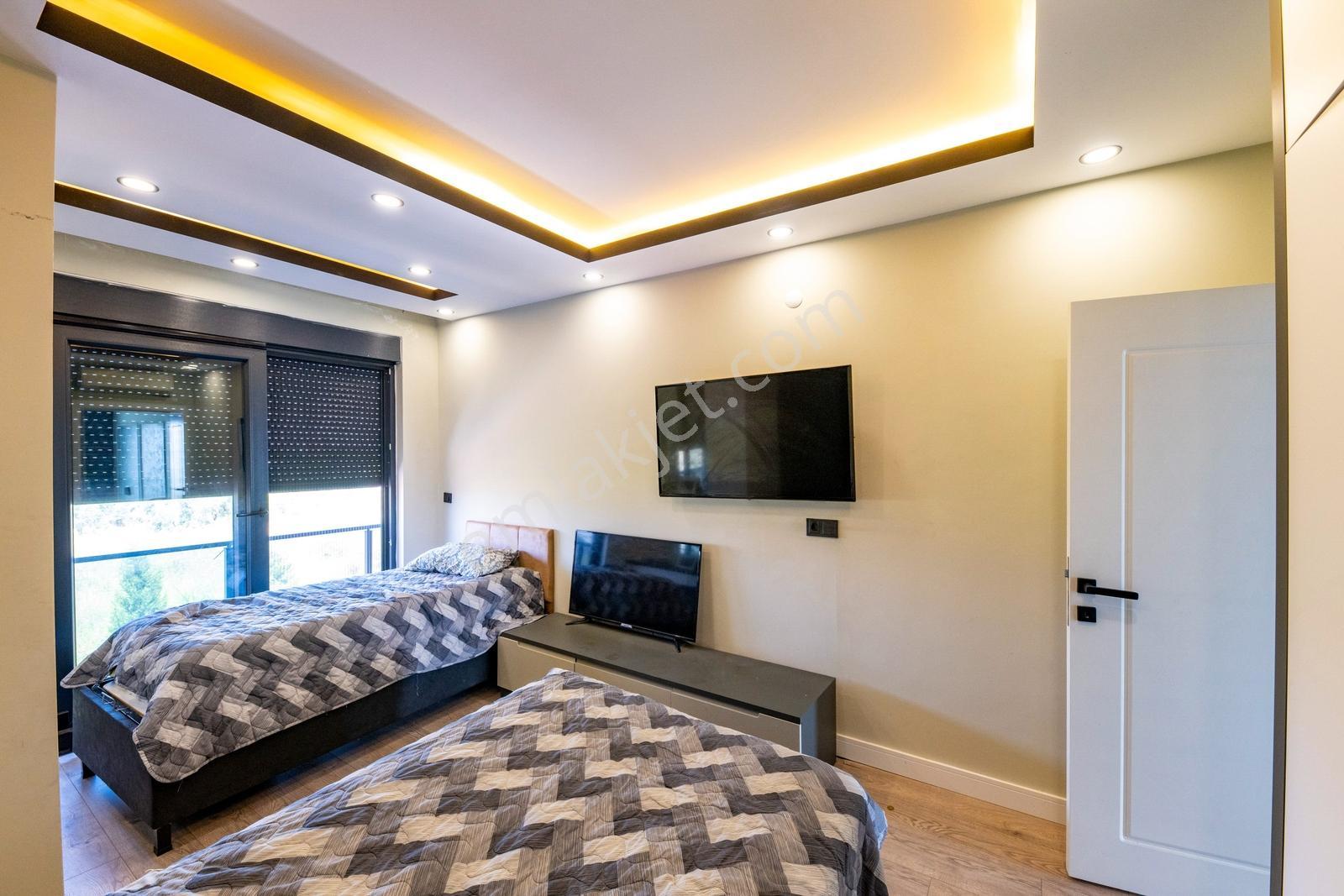 Döşemealtı'nda Yüzme Havuzlu Emsalsiz 4+1 Villa - Görsel 29