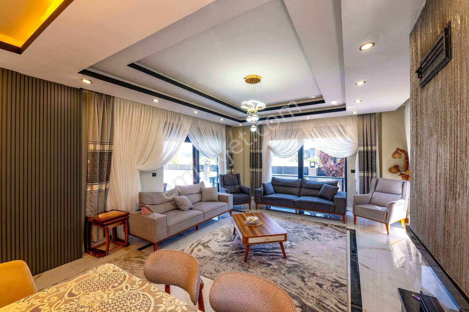 Döşemealtı'nda Yüzme Havuzlu Emsalsiz 4+1 Villa - Görsel 14