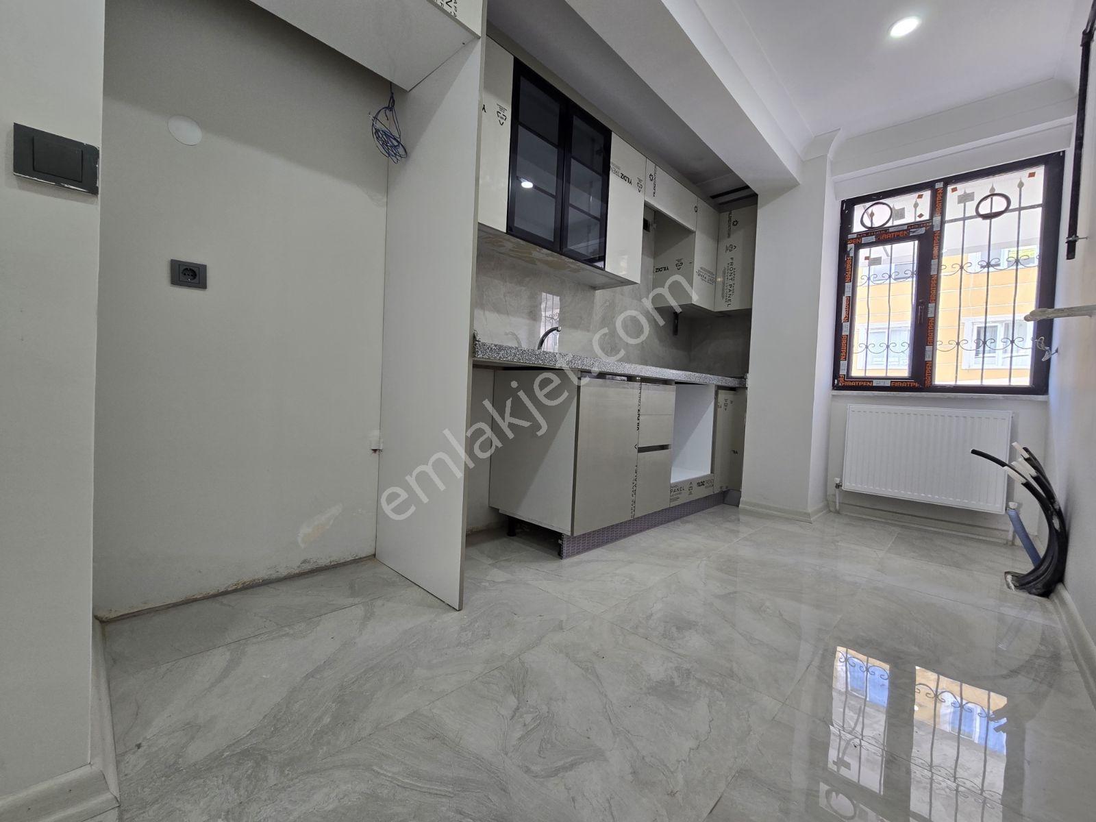 Başakşehir Altınşehirde Satılık 3+1 Balkonlu Y.giriş