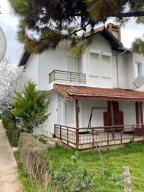 Acil Satılık Yazlık Site İçerisinde İkiz Villa