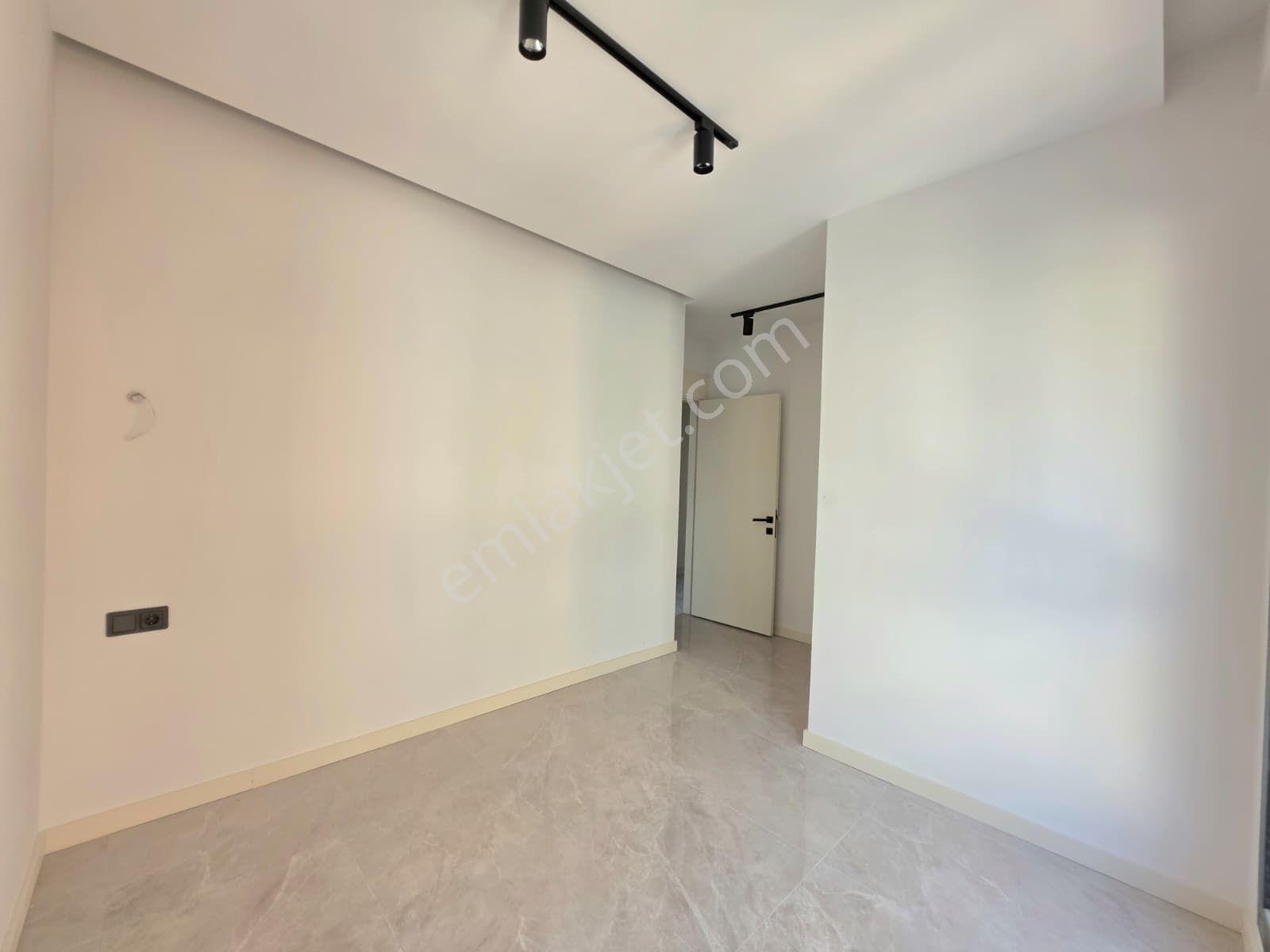 Önü Yeşil Alan Ara Kat 2 Banyo Giyinme Odalı 107 M² 2+1 - Görsel 26