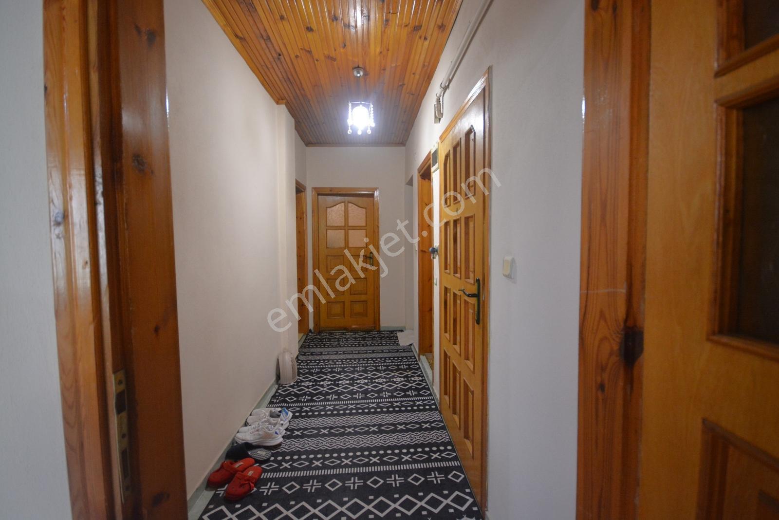 Satılık 175 M² Samandırada Hastahanesi'nin Yanında Üç Katlı Bina - Görsel 8