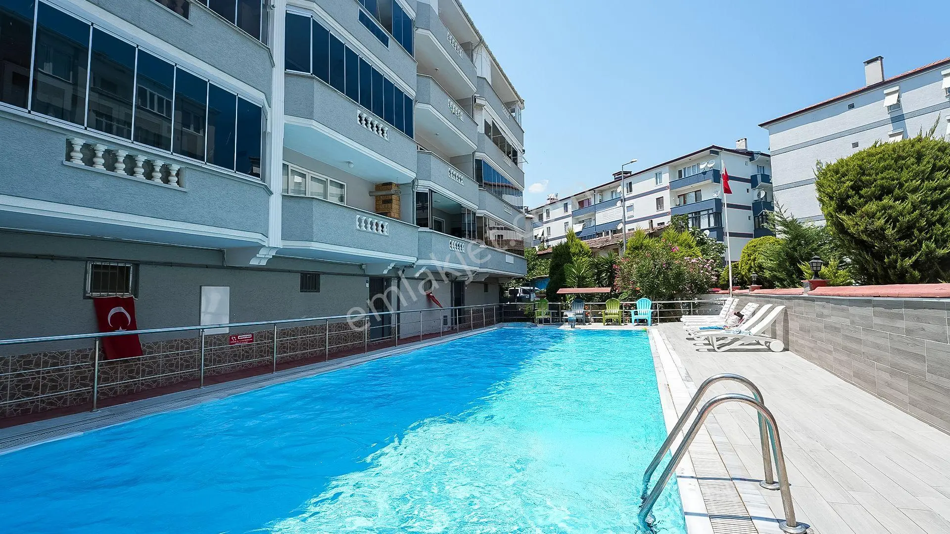 C21 Cius; Kumlada Havuzlu Site İçerisinde Eşyalı Satılık Daire
