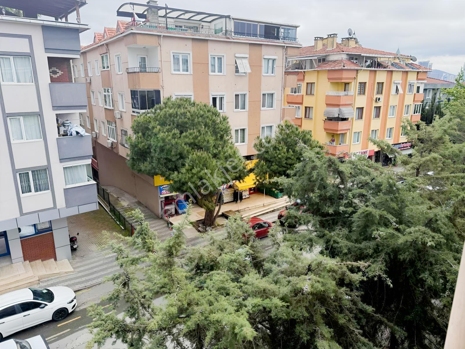 Kiralık Metroya Çok Yakın Otoparklı 4+1 - Görsel 12