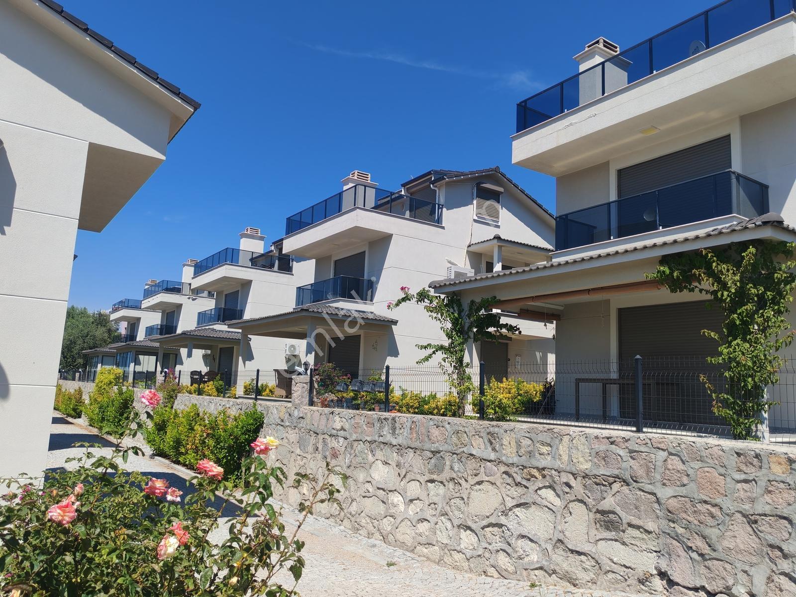 Muhteşem Doğa Ve Deniz Manzaralı 3+1 Lüks Tripleks Villa - Görsel 31