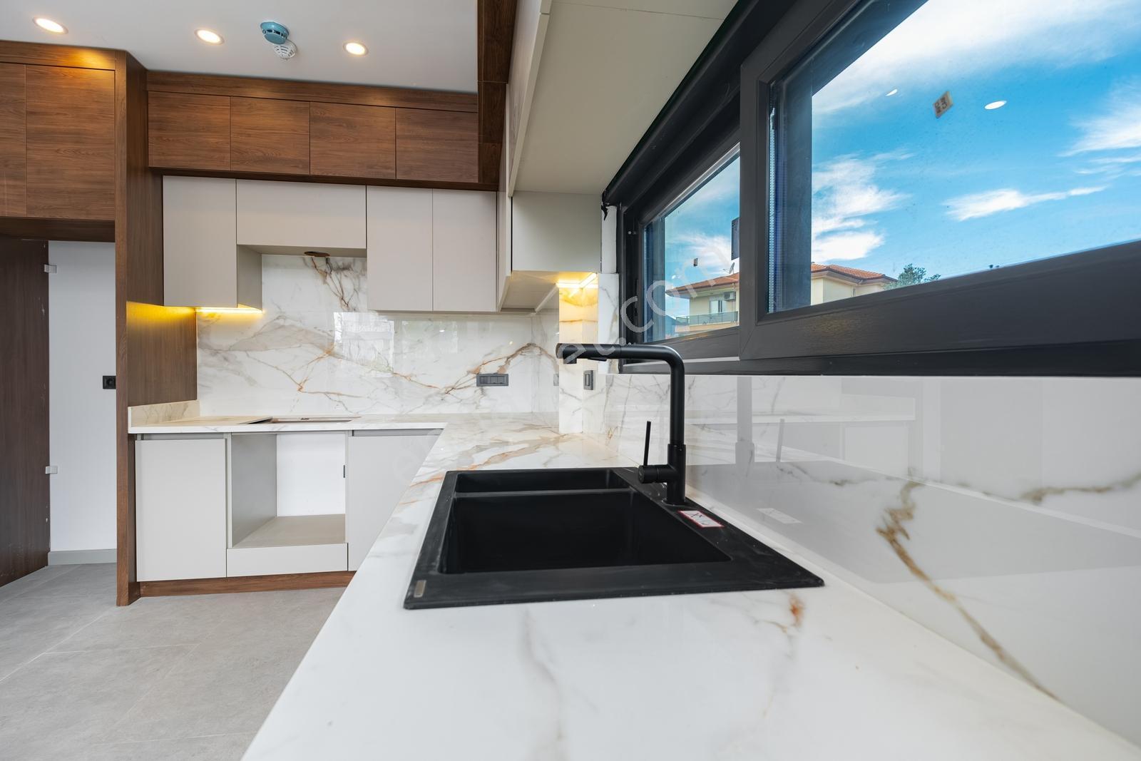 Düzlerçamı'da Akıllı Ev Sistemli, Yerden Isıtmalı, 5+1 , Villa - Görsel 24