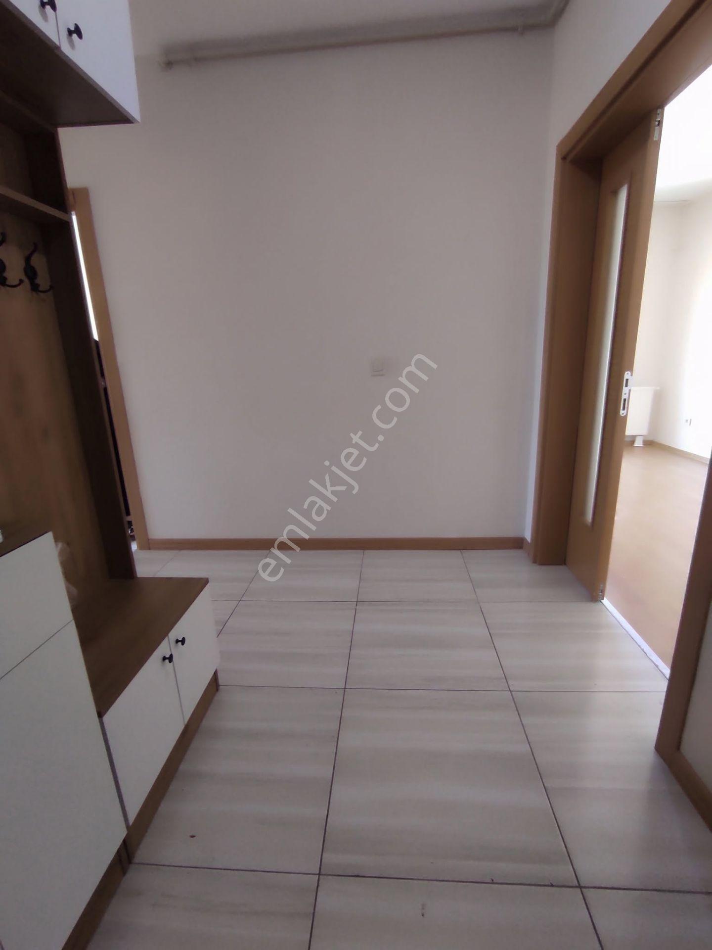 Büşra Gayrimenkulden Kiptaş 3 Te Kiralık Daire 90m2 Kat 6 Site İçi 2+1 - Görsel 9