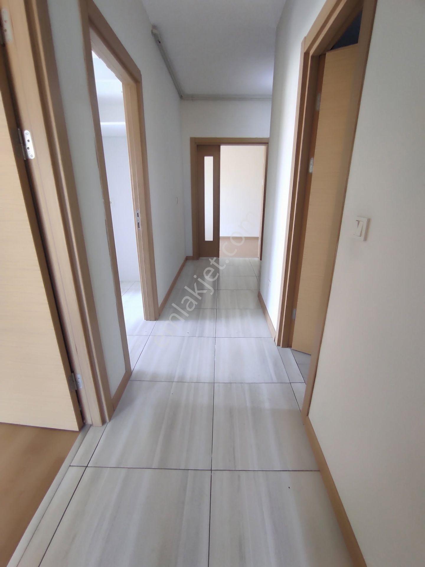 Büşra Gayrimenkulden Kiptaş 3 Te Kiralık Daire 90m2 Kat 6 Site İçi 2+1 - Görsel 18