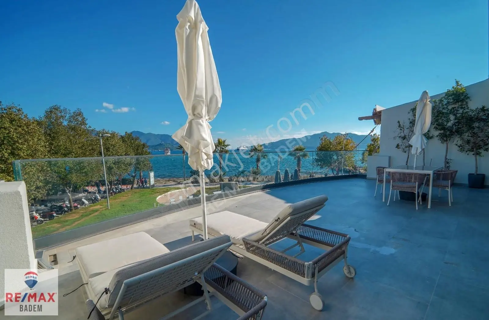 Marmaris Uzunyalı'da Denize Sıfır Satılık İşyeri Ve Ev (325m2) - Görsel 4
