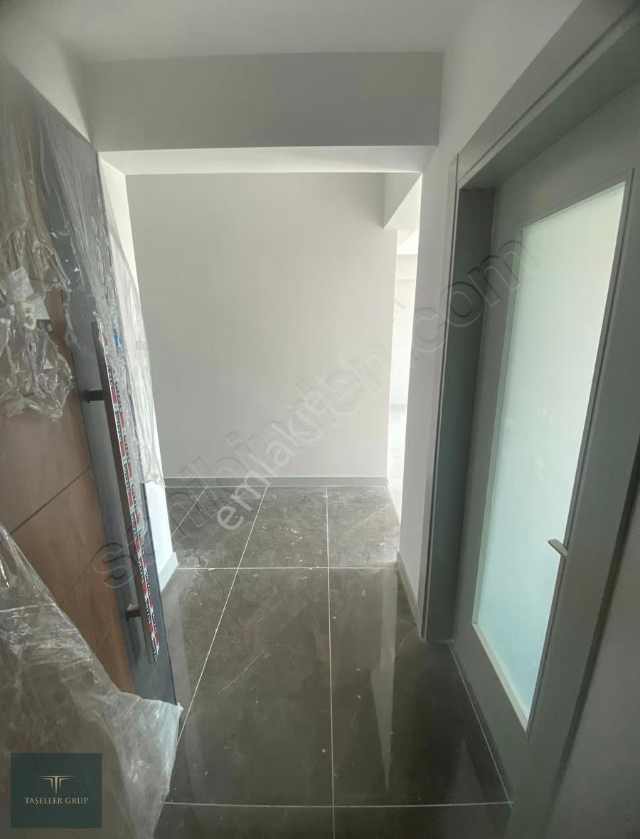 Akçalarda Göl Manzaralı Site İçi Yüksek Kredi 2+1 Geniş Daire - Görsel 13