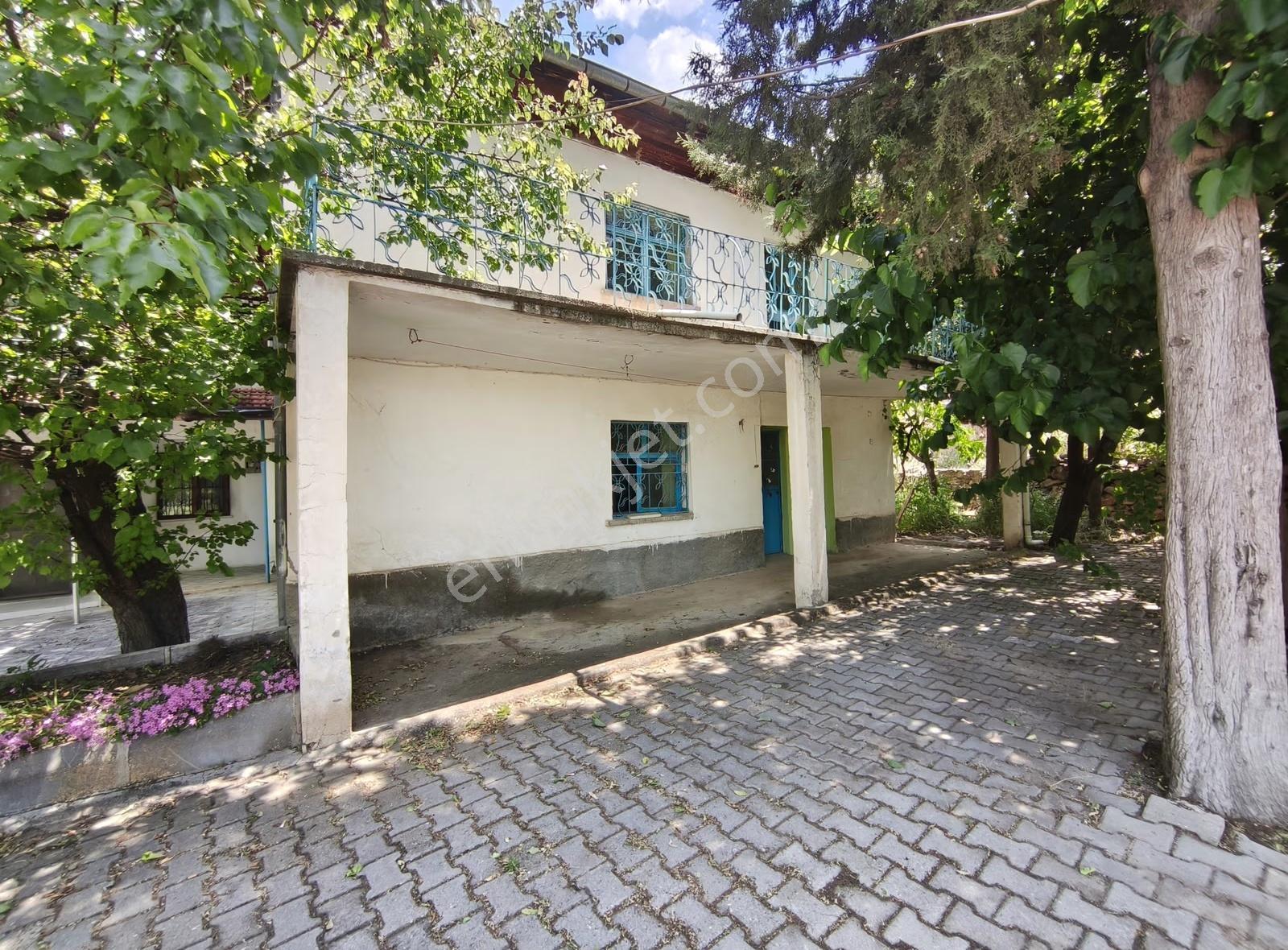 Baklan Merkezde Satılık 1365m2 Arsa İçinde 3 Adet Ev Ve Depo - Görsel 14