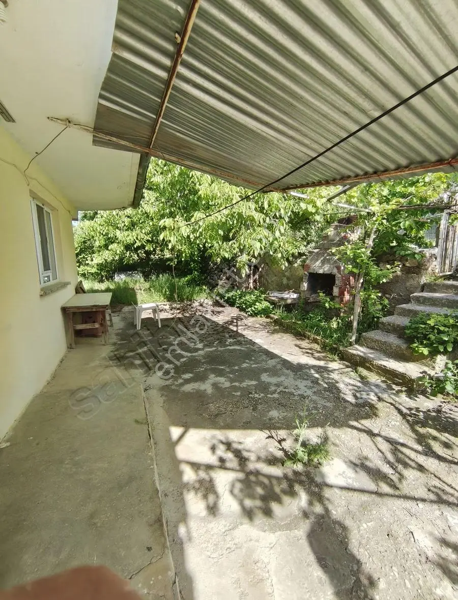 Baklan Merkezde Satılık 841m2 Arsa İçinde Ev Ve Ahır