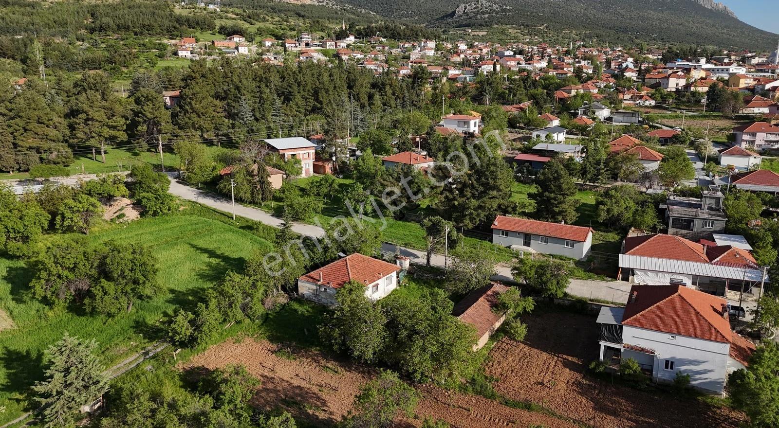 Baklan Merkezde Satılık 841m2 Arsa İçinde Ev Ve Ahır - Görsel 3