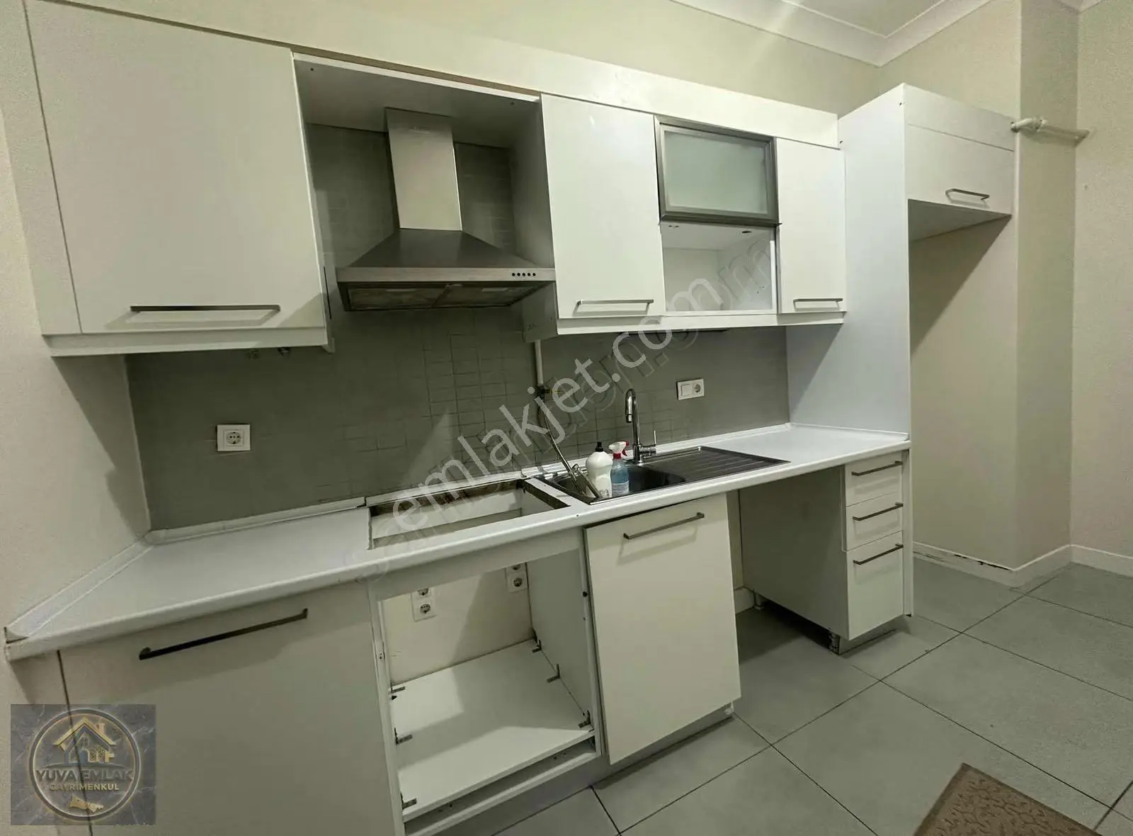 Emlak Konut Başakşehir Evlerinde D Kulede Kiralık 3+1 Boş Daire