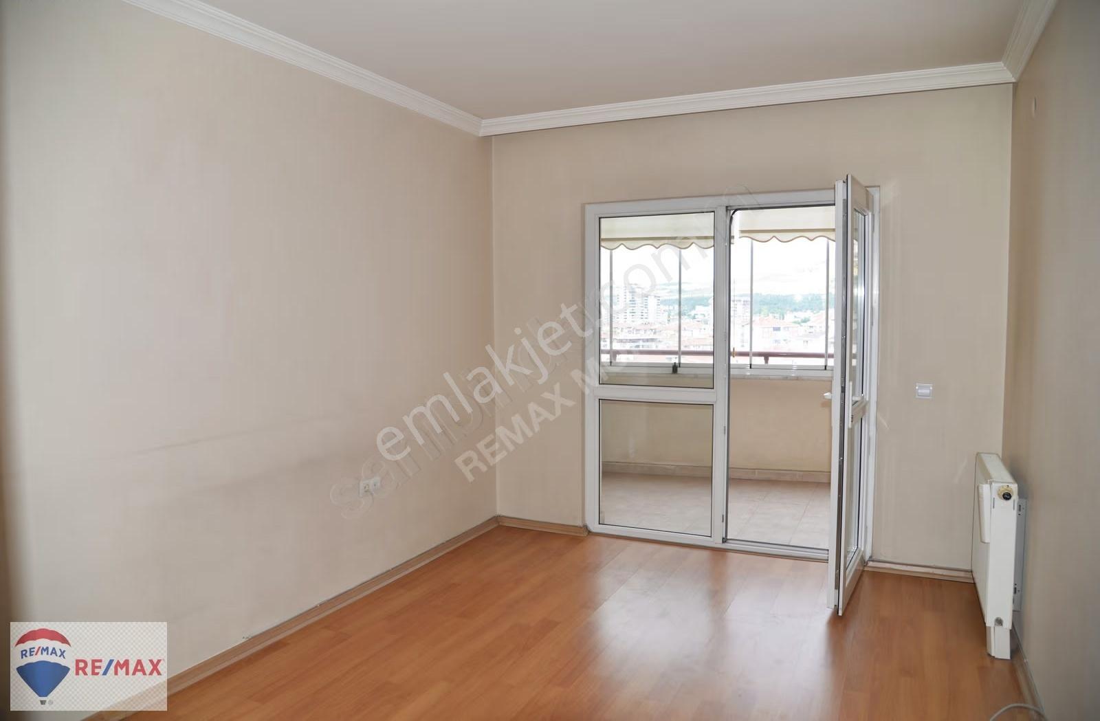 Serhat Mah Nevbahar Konutları Ara Katta Kiralık 3+1 Daire - Görsel 31