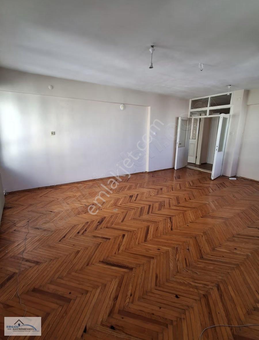 İstiklal Mahallesinde Kiralık Daire - Görsel 8