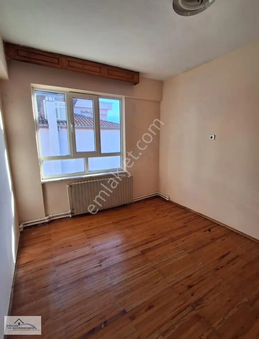 İstiklal Mahallesinde Kiralık Daire - Görsel 2