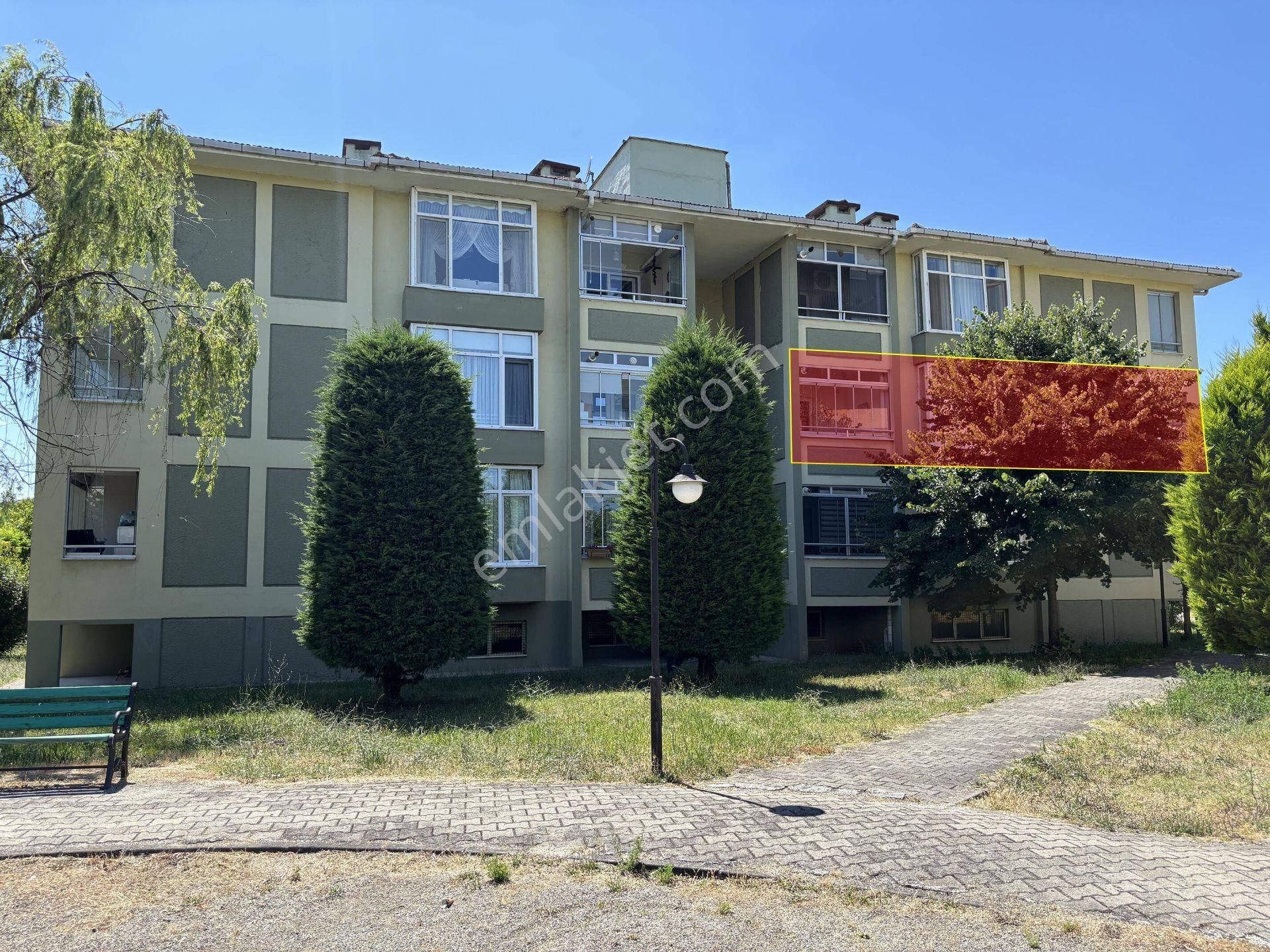 Memursen Evleri'nde 3+1 144 M2 Satılık Ara Kat Daire - Görsel 3