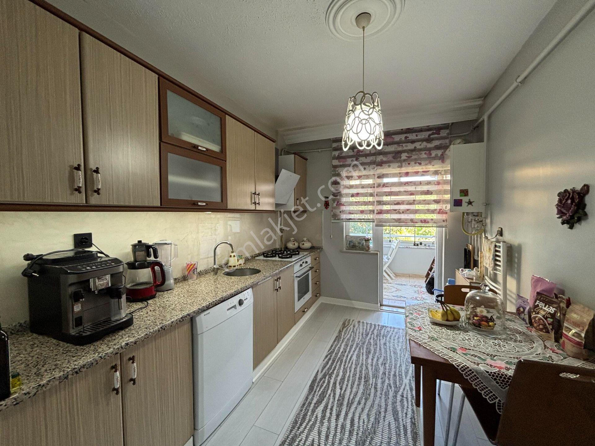 Memursen Evleri'nde 3+1 144 M2 Satılık Ara Kat Daire - Görsel 12