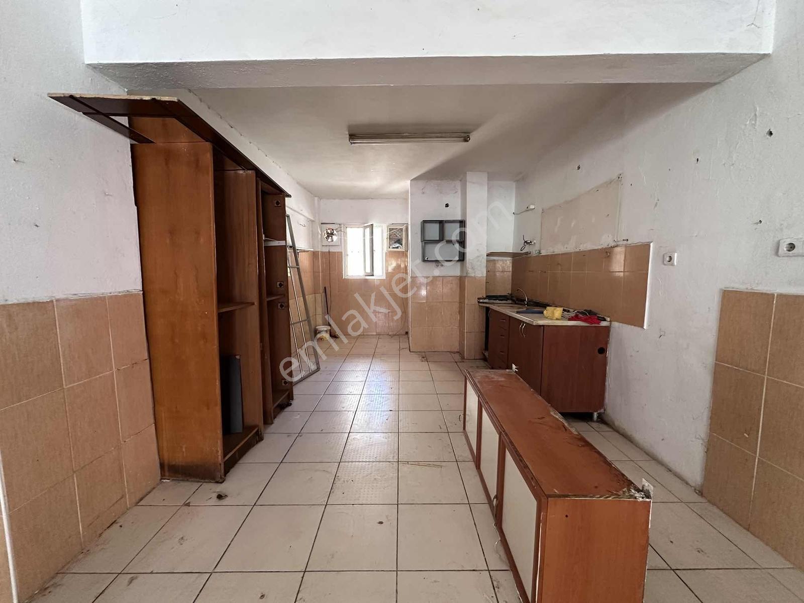 Tonguç Caddesinin Dibinde Önü Tenteli Kiralık Dükkan - Görsel 23