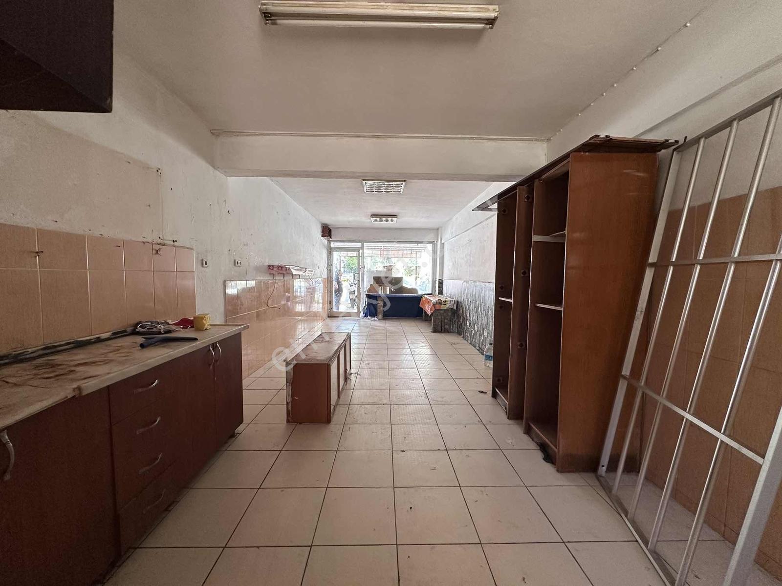 Tonguç Caddesinin Dibinde Önü Tenteli Kiralık Dükkan - Görsel 9