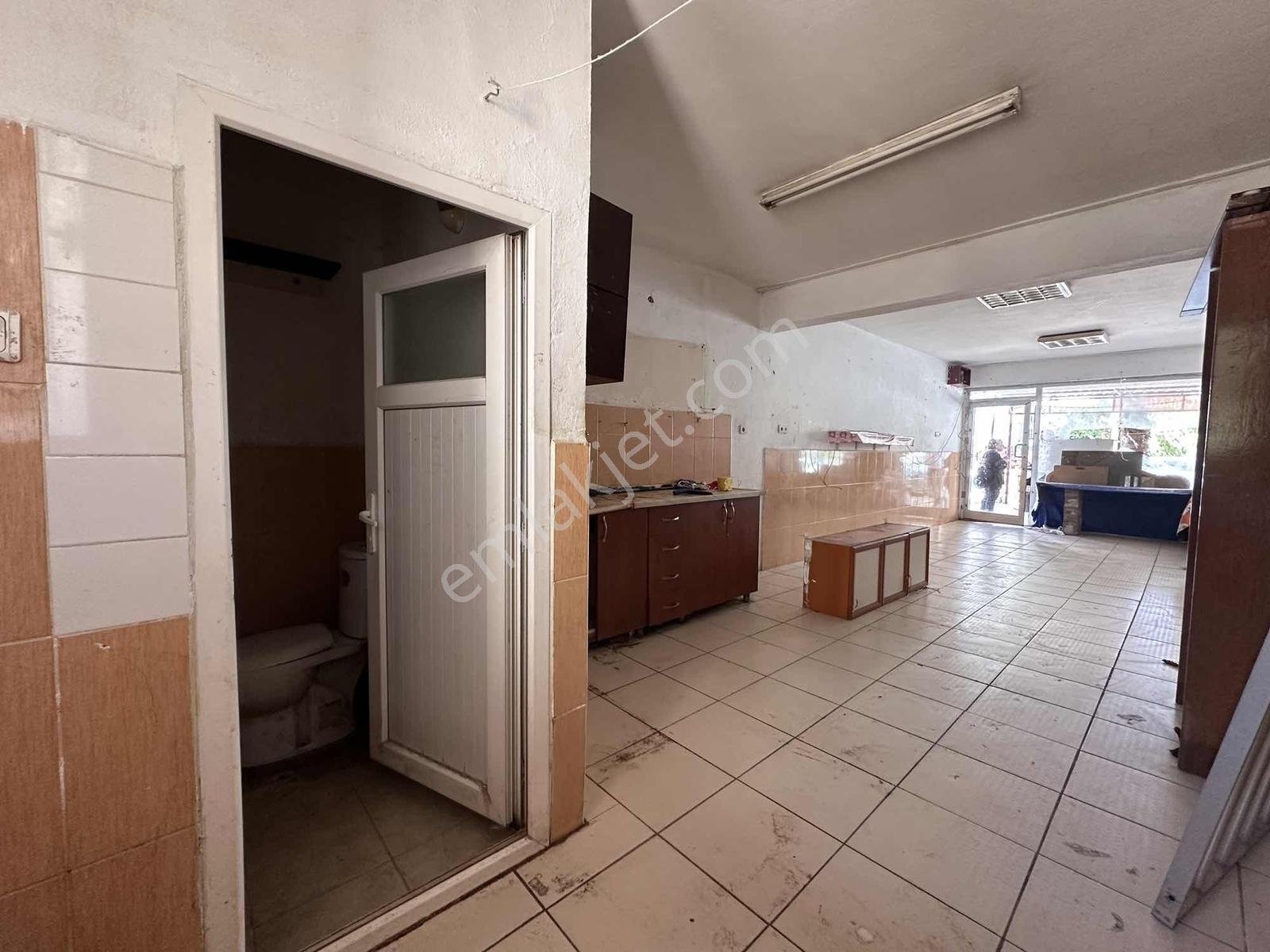 Tonguç Caddesinin Dibinde Önü Tenteli Kiralık Dükkan - Görsel 4