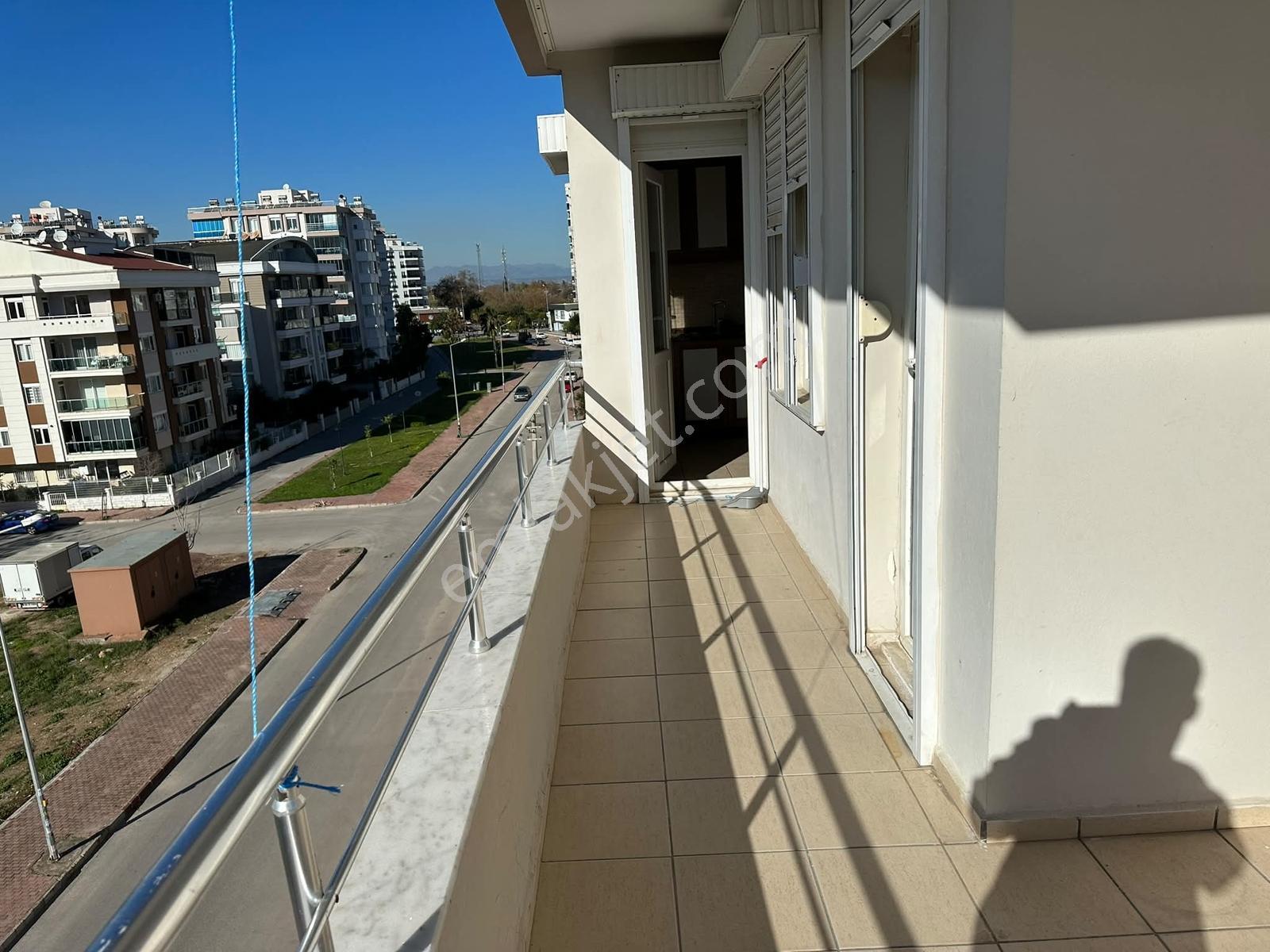 Çağlayanda Teraslı 5+2 Dubleks | 280 M² | Kısmi Deniz Manzaralı - Görsel 13