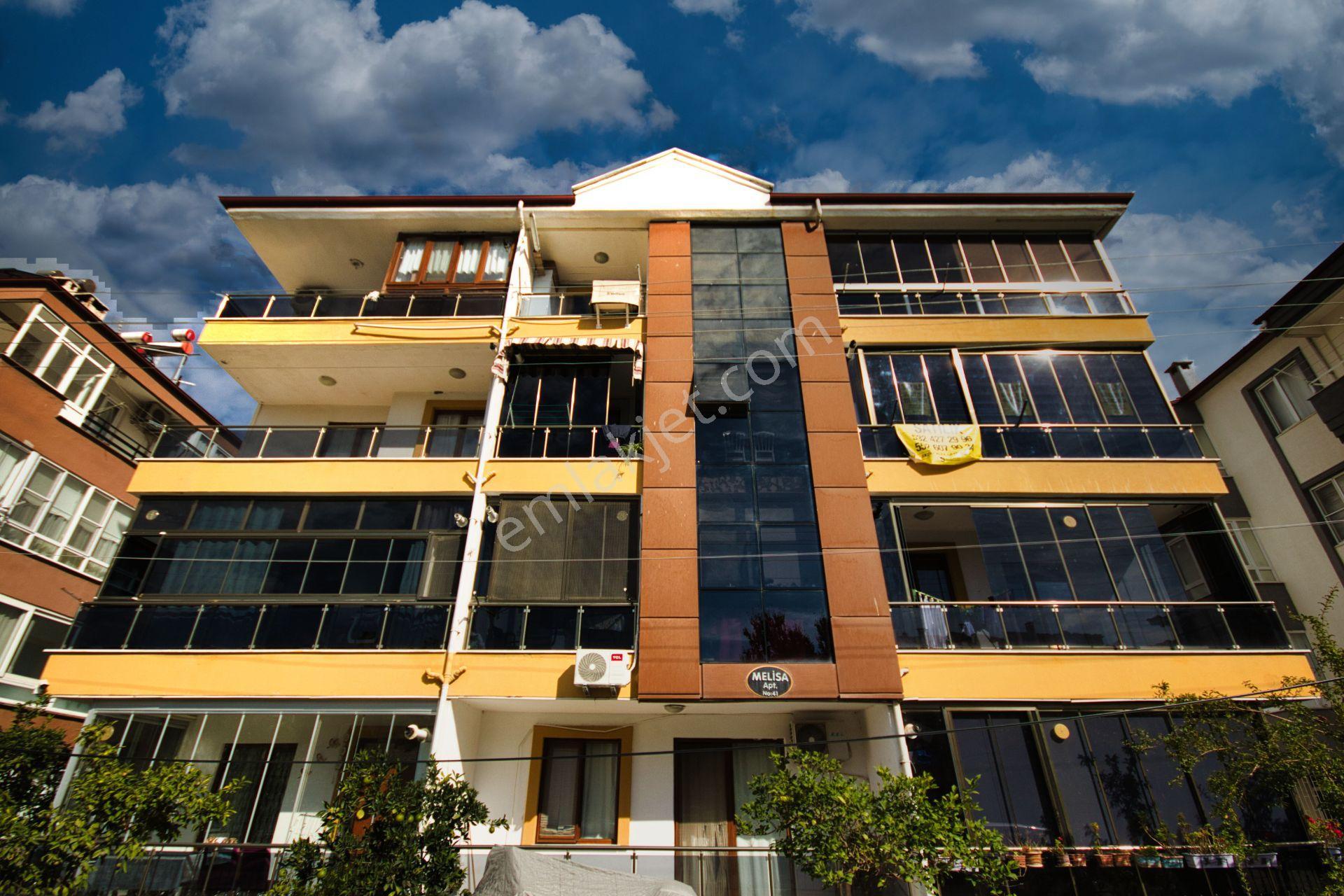 Aktif'ten Akçay'da Satılık Ön Cephe Genç Binada Asansörlü Ferah 2+1 Daire