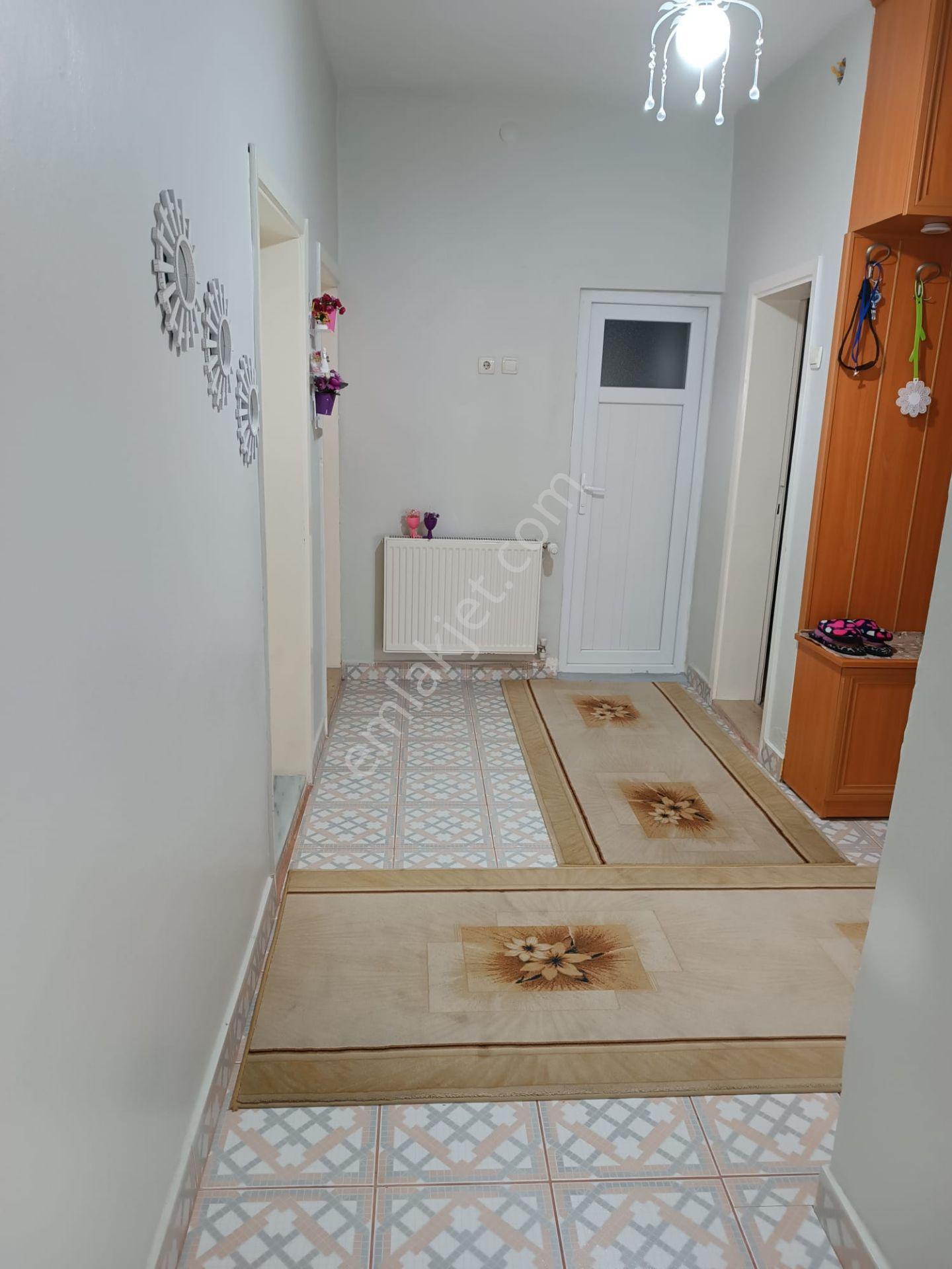 Hacı Mustafa Mah.de Üç Katlılarda Ara Katta 2+1 Bakımlı Dairedir - Görsel 2