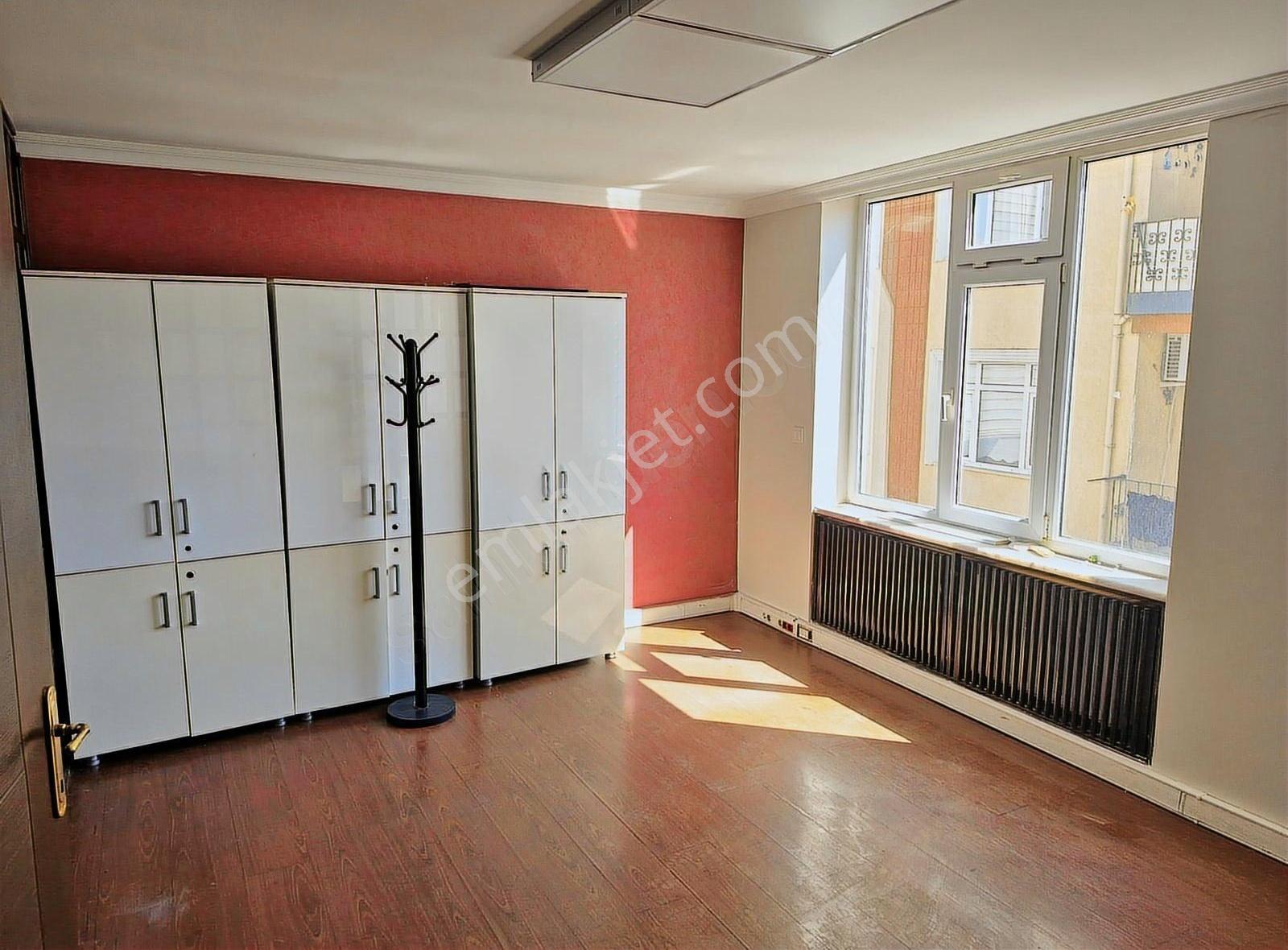 Ataşehir, İçerenköy, Muhteşem Konumda 3+1 Kiralık Ofis... - Görsel 12