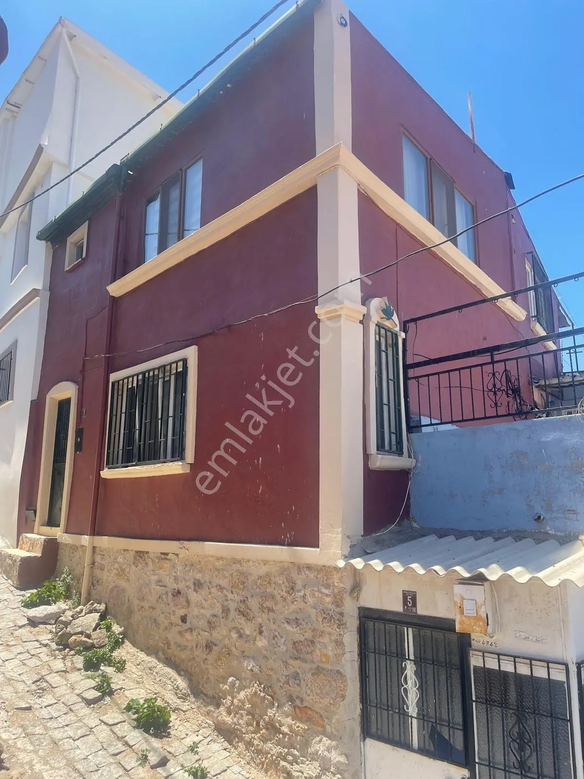 Ayvalık Merkez'de Deniz Manzaralı Avlulu 2 Katlı 3+1 Mustakil Ev - Görsel 4